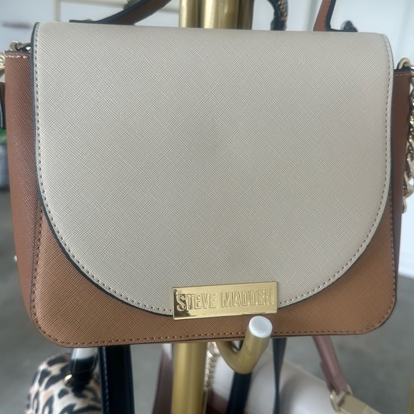 Steve Madden Handbags - Steve Madden Tan and Cream Crossbody Bag